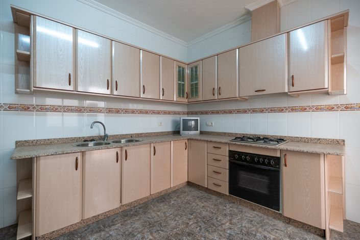 Image No.15-6 Bed Townhouse for sale