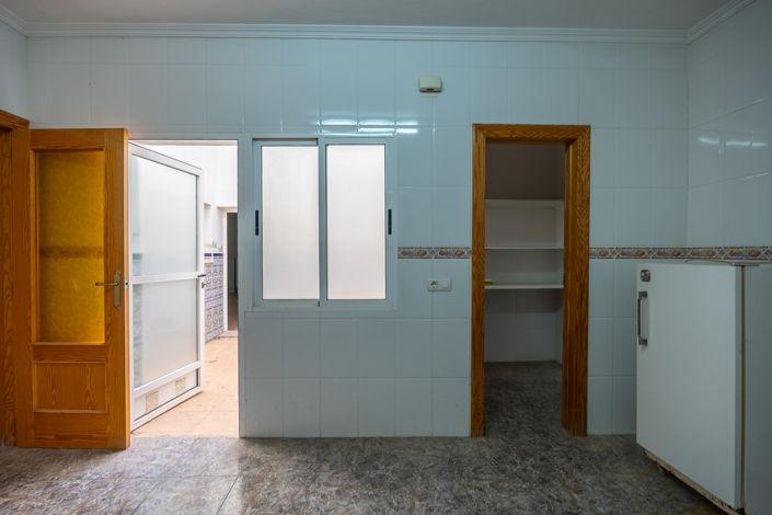 Image No.17-6 Bed Townhouse for sale