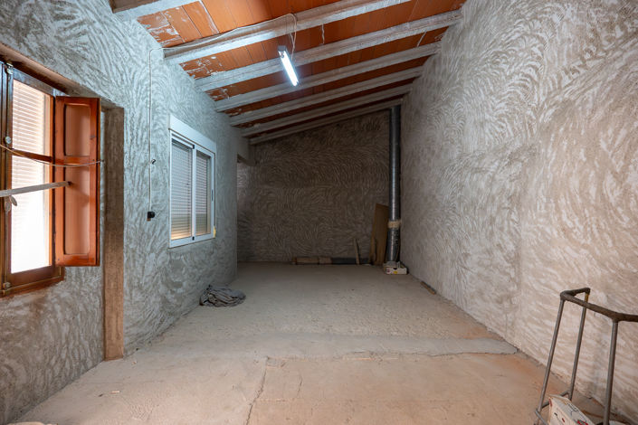 Image No.24-6 Bed Townhouse for sale