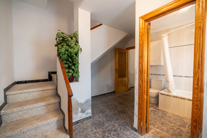 Image No.9-6 Bed Townhouse for sale