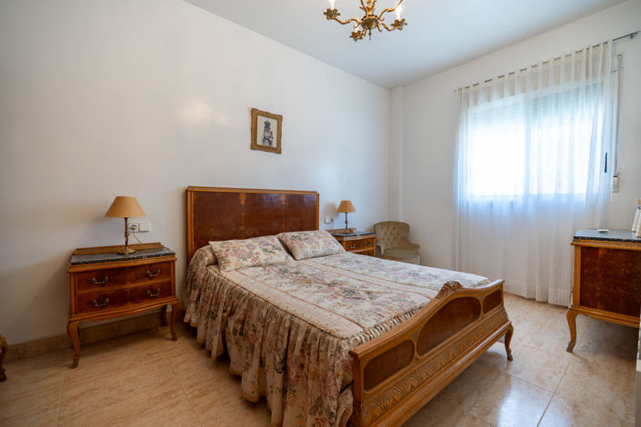 Image No.17-4 Bed Townhouse for sale