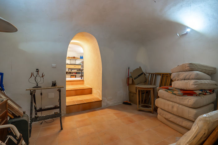 Image No.17-4 Bed Cottage for sale