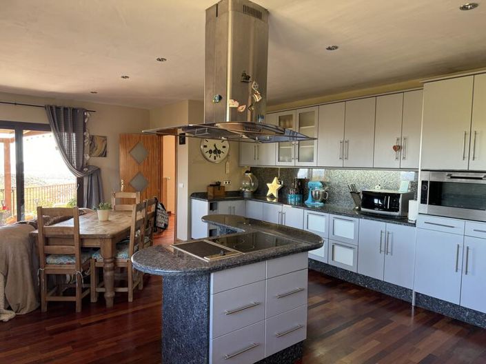 Image No.26-5 Bed Villa for sale