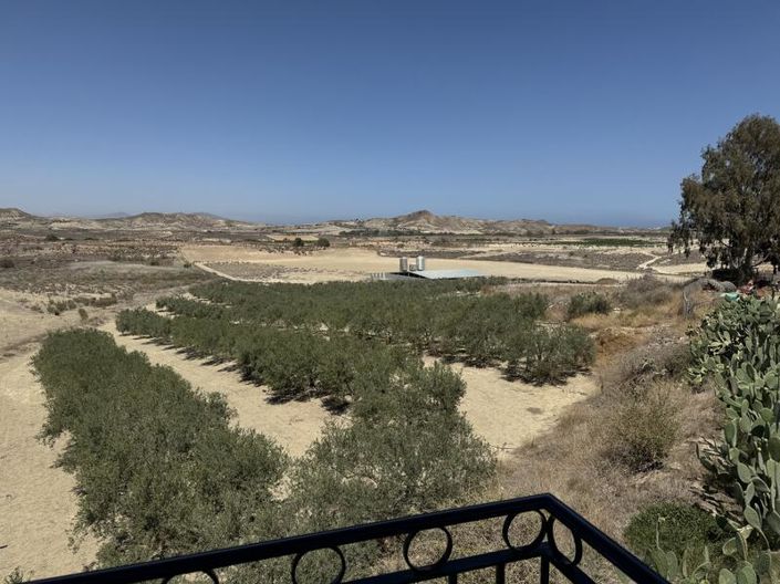 Image No.19-3 Bed Townhouse for sale