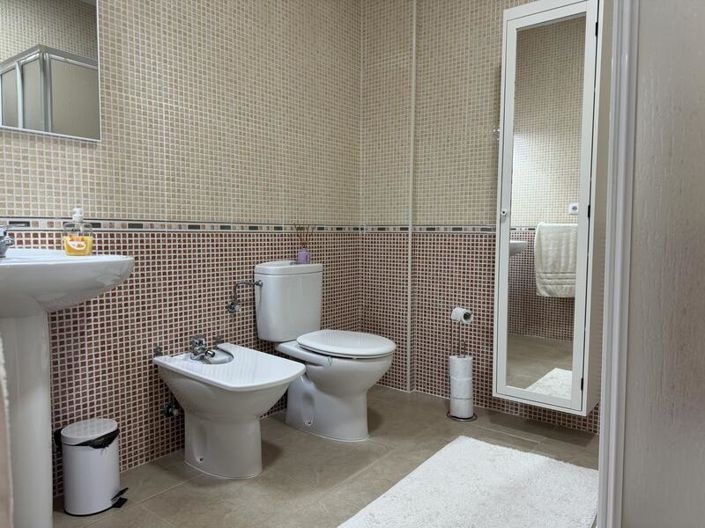 Image No.25-3 Bed Townhouse for sale