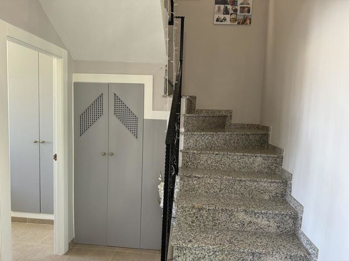 Image No.8-3 Bed Townhouse for sale