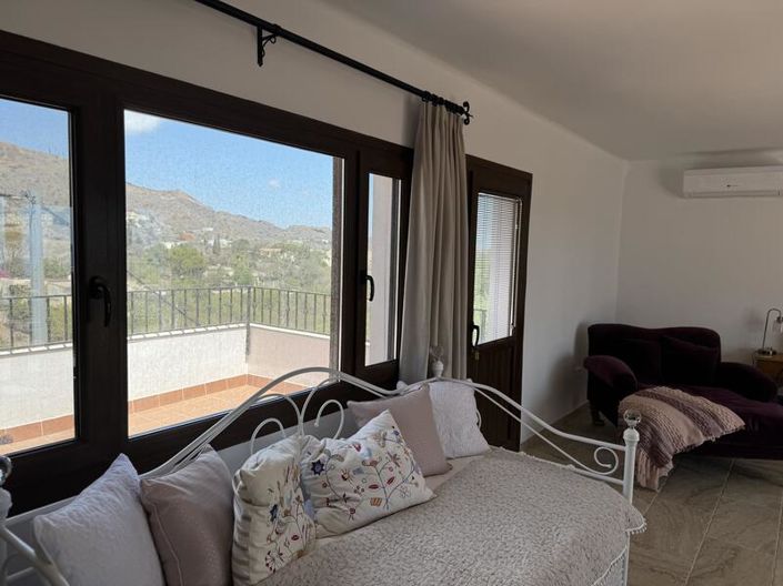 Image No.42-4 Bed Villa for sale