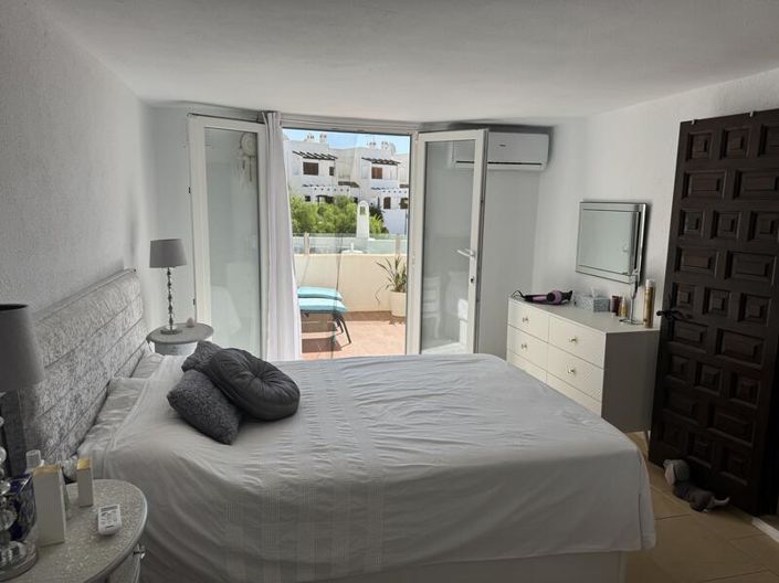 Image No.3-4 Bed Villa for sale