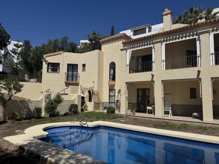 Image No.1-3 Bed Villa for sale