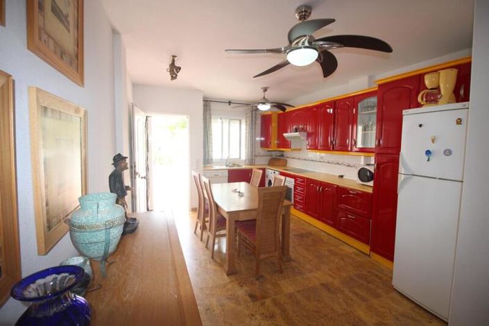 Image No.11-4 Bed Townhouse for sale