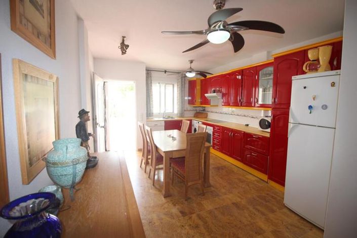 Image No.12-4 Bed Townhouse for sale