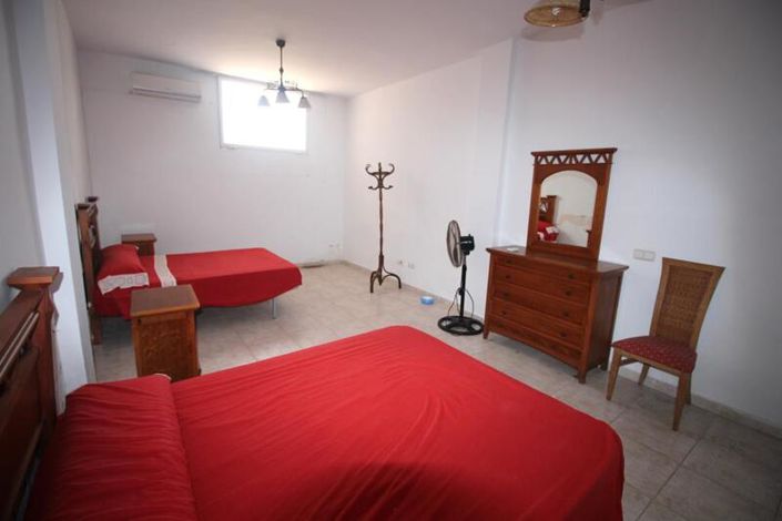 Image No.21-4 Bed Townhouse for sale