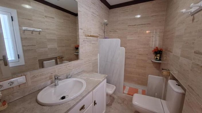 Image No.12-4 Bed Villa for sale