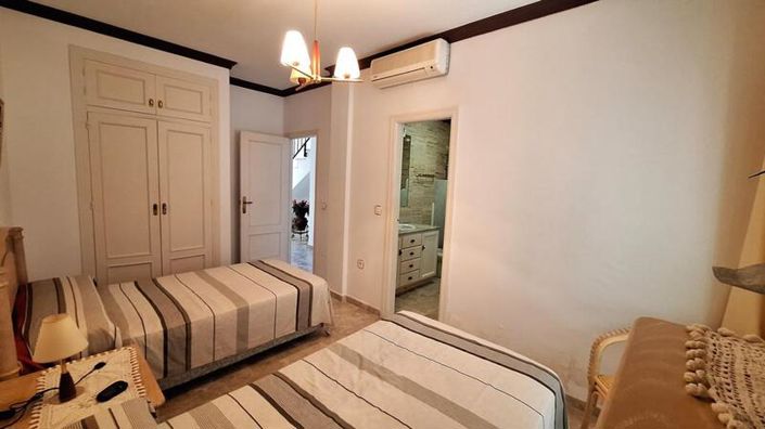 Image No.14-4 Bed Villa for sale