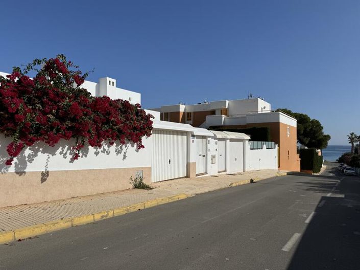 Image No.2-3 Bed Villa for sale