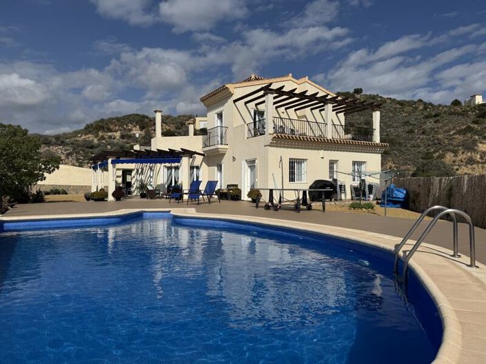 Image No.1-4 Bed Villa for sale