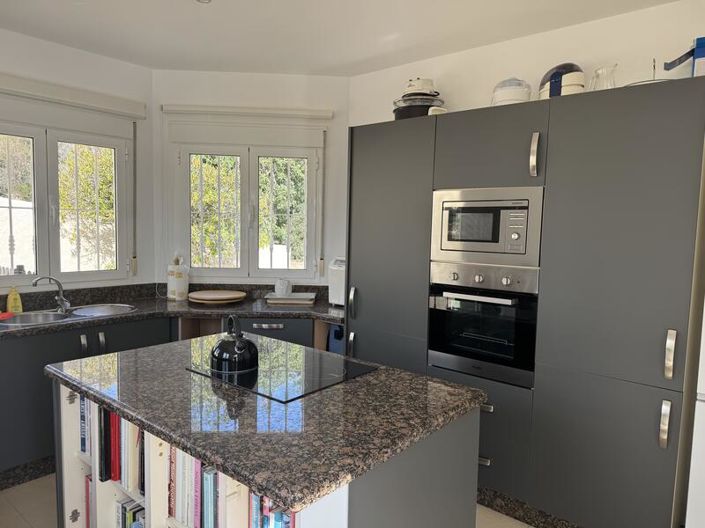 Image No.4-4 Bed Villa for sale