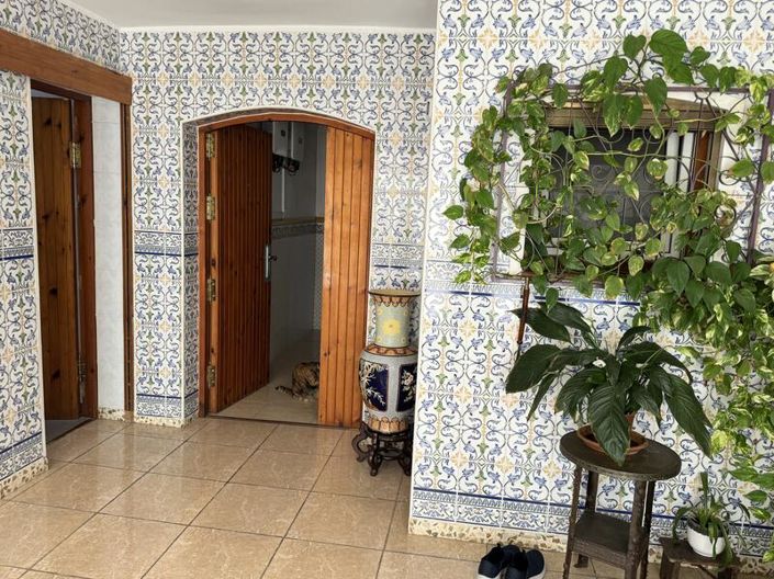 Image No.56-10 Bed Villa for sale