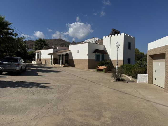 Image No.57-10 Bed Villa for sale