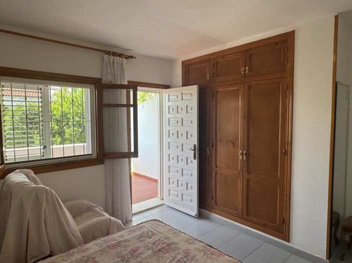 Image No.14-3 Bed Townhouse for sale