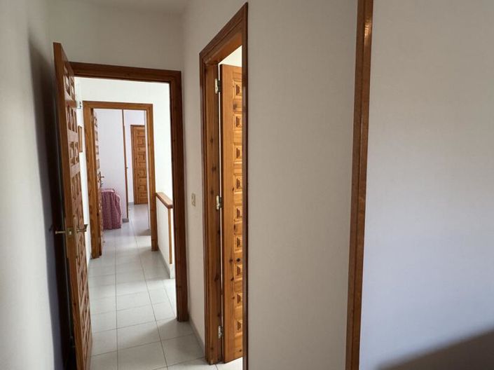 Image No.21-3 Bed Townhouse for sale