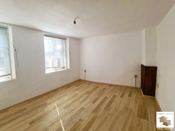 Image No.22-6 Bed House for sale