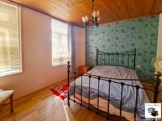 Image No.8-6 Bed House for sale