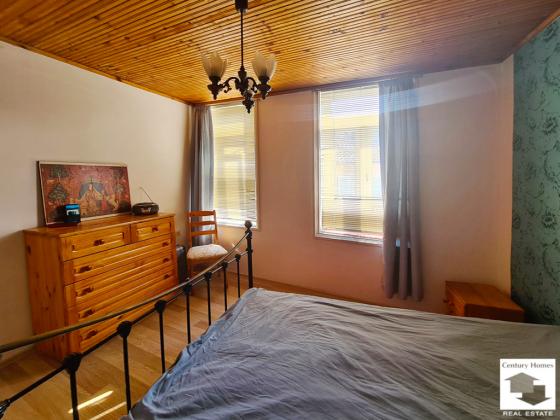 Image No.9-6 Bed House for sale