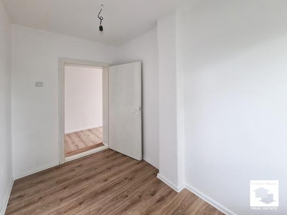 Image No.8-2 Bed House for sale