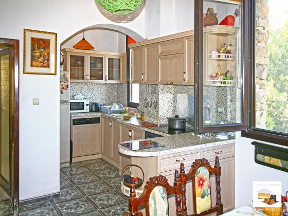 Image No.8-5 Bed House for sale