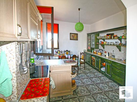 Image No.9-5 Bed House for sale