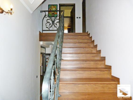 Image No.19-5 Bed House for sale