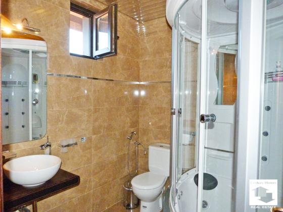 Image No.22-5 Bed House for sale