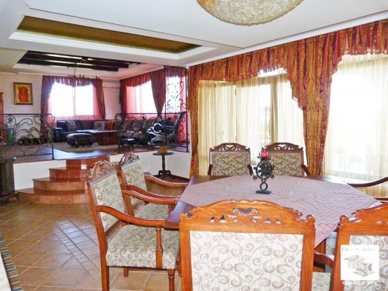 Image No.9-5 Bed House for sale