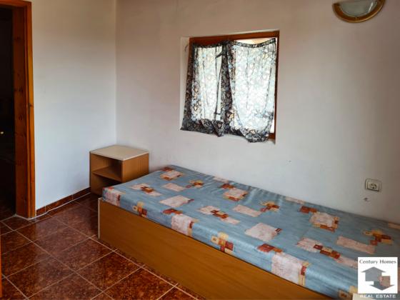 Image No.8-6 Bed House for sale