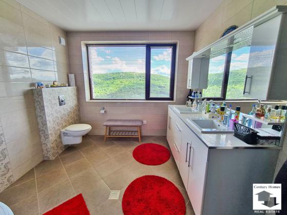 Image No.16-5 Bed House for sale