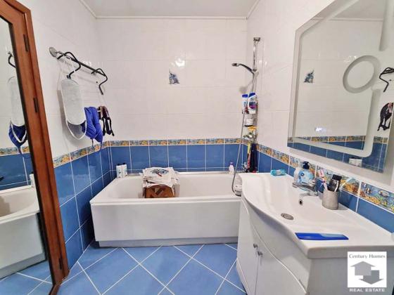 Image No.21-4 Bed House for sale