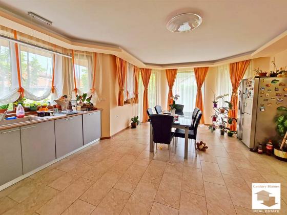 Image No.8-4 Bed House for sale