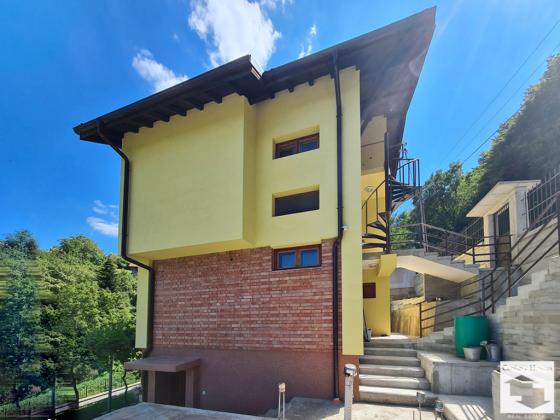 Image No.17-4 Bed House for sale