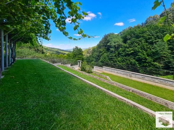 Image No.18-4 Bed House for sale