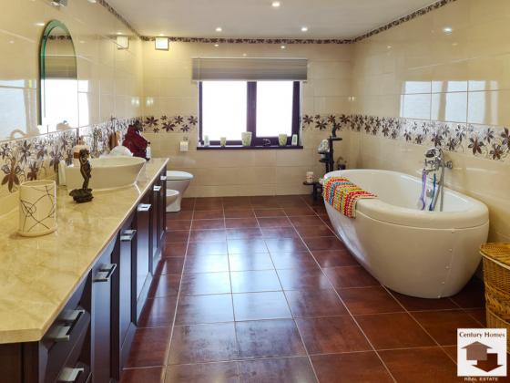 Image No.12-4 Bed House for sale