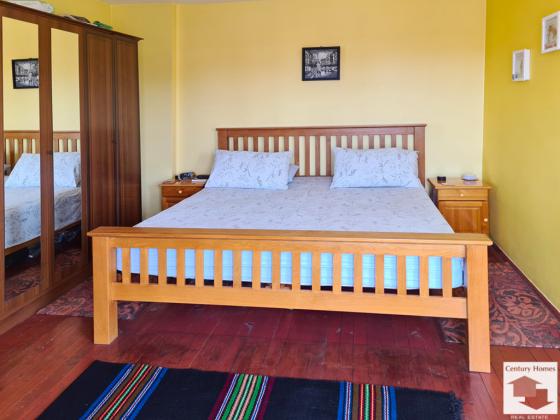 Image No.18-4 Bed House for sale