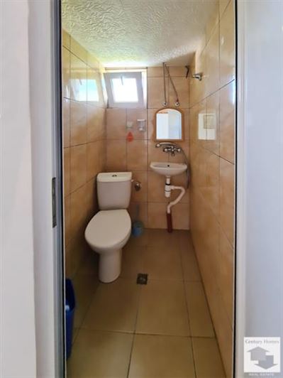 Image No.18-6 Bed House for sale