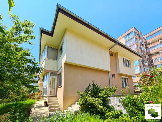 Image No.30-5 Bed House for sale