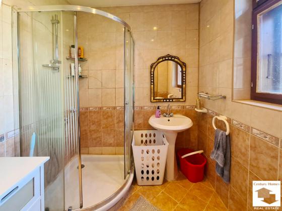 Image No.17-3 Bed House for sale