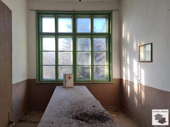 Image No.8-8 Bed House for sale