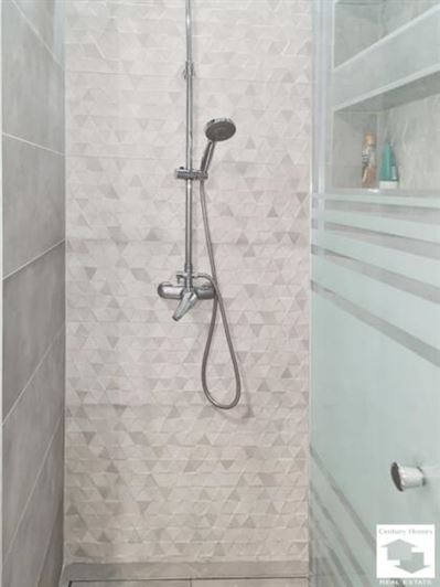 Image No.19-3 Bed House for sale