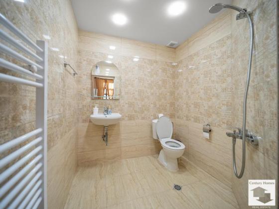 Image No.20-7 Bed House for sale