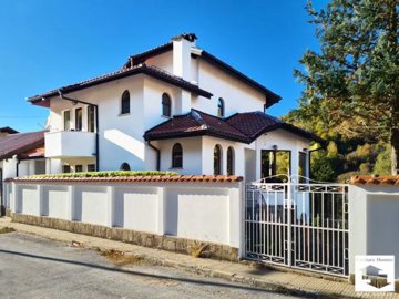 1 - Teteven, House