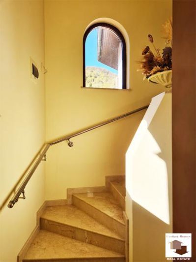 Image No.10-3 Bed House for sale